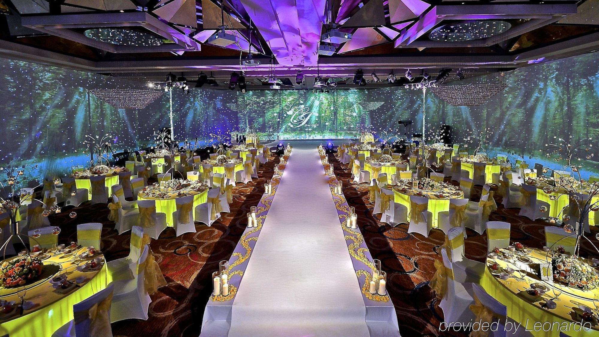 Hotel Nikko Тяньцзінь Екстер'єр фото The interior of the 2011 Hall of Fame