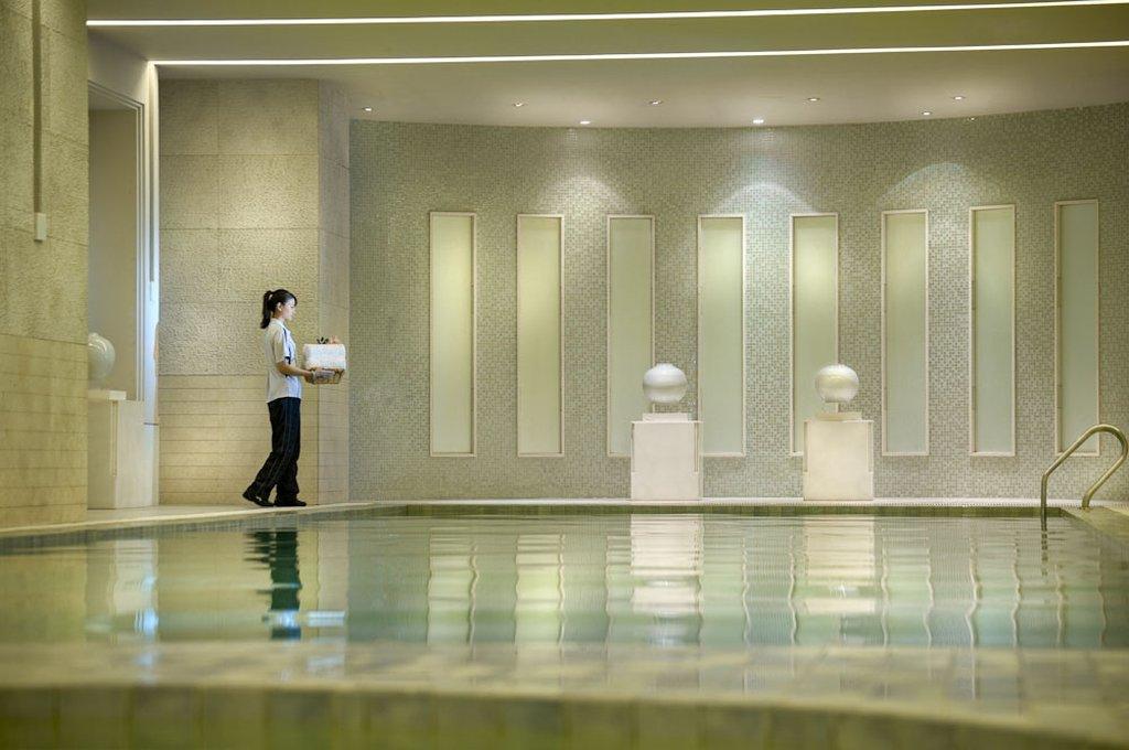 Hotel Nikko Тяньцзінь Екстер'єр фото The swimming pool at The Spa at The Landmark