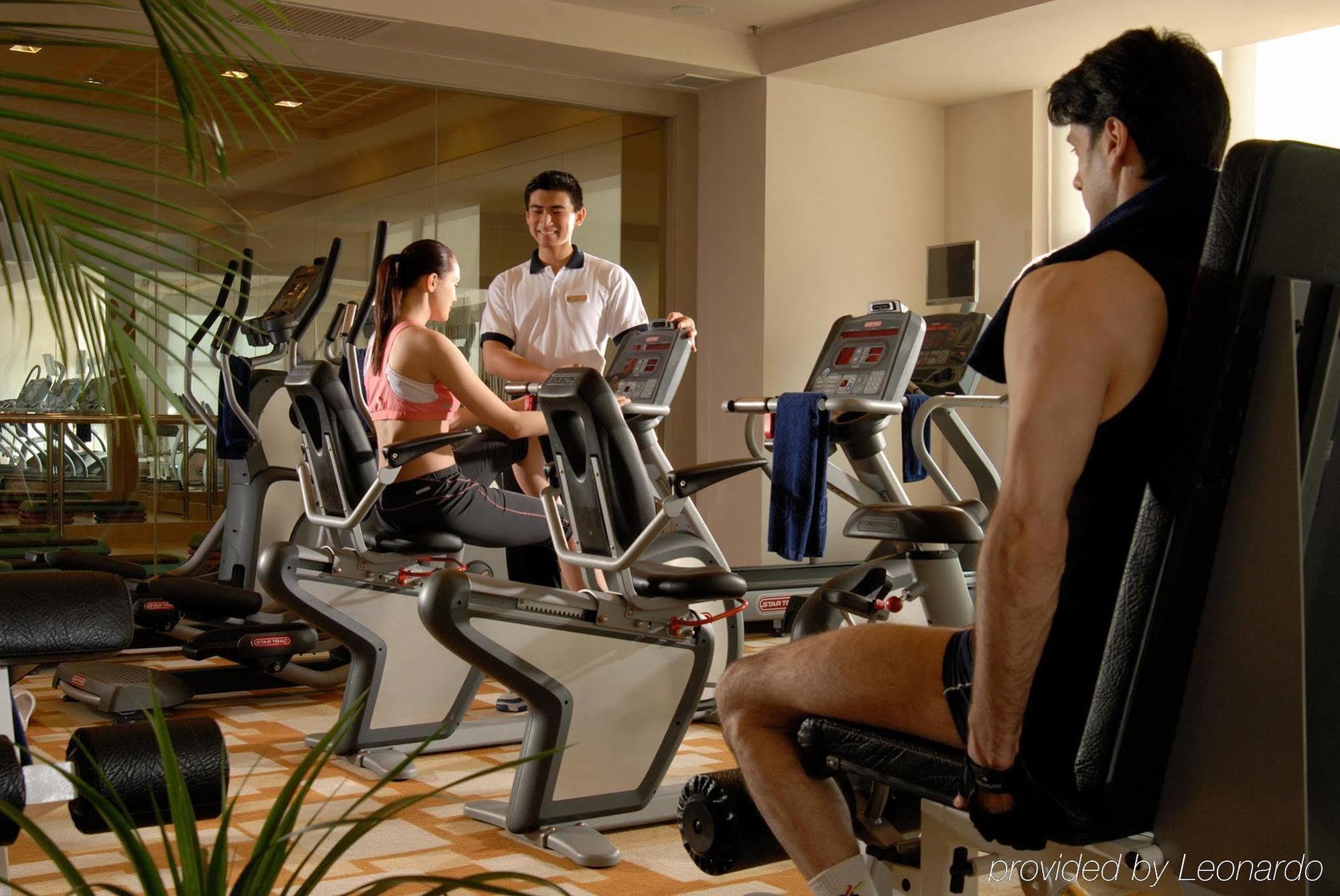 Hotel Nikko Тяньцзінь Екстер'єр фото A personal trainer with clients